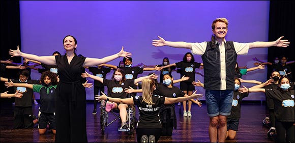 Stars of London's West End Coach budding Actors at GEMS Wellington Academy – Silicon Oasis