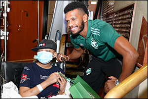 Saudi Footballers Bring Joy to Patients at Top Hospital