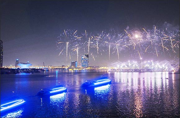 Special offers to celebrate New Year's Eve 2025 aboard marine transport means