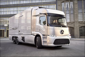 Daimler Trucks presents Fuso eCanter and Mercedes-Benz Urban eTruck at 2016 IAA