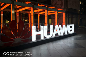 New Intelligent Huawei Phone Wows UAE's Most Stylish at Arab Fashion Week
