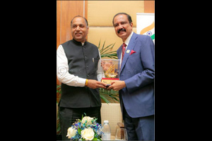Dr. Azad Moopen meets CM of Himachal Pradesh in Dubai