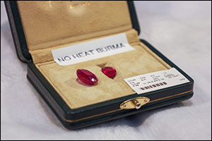 Jewels of Emirates' Show Dazzles Visitors with Unique Designs and Rare Gold and Diamond Masterpieces
