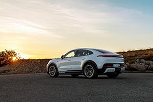 Inspired by an icon: the new Cayenne Coupé Electric