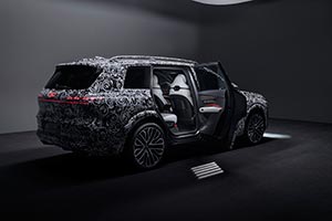 Elegance and space: a first look inside the new Audi Q9