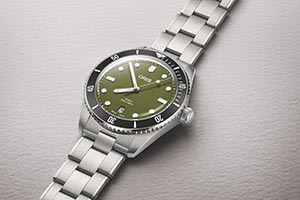 Divers Date Returns in Olive Green