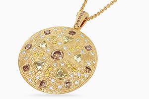 De Beers London Reveals New High Jewellery Pieces At The Occasion Of Paris Haute Couture Week: Lotus & Talisman HJ
