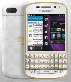 BlackBerry Launches the Gold and White BlackBerry Q10 Special Edition Smartphone in UAE