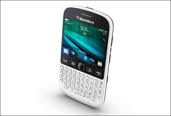 New BlackBerry 9720 Smartphone Lets You Spark the Conversation