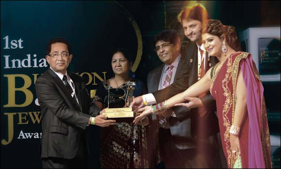 Joyalukkas wins the prestigious ‘Best Chain of Retail Stores –International' at the 1st India Bullion & Jewellery awards.