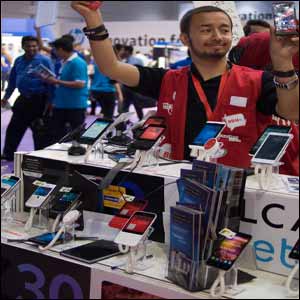 Attractive Daily Deals and Promotions Draw BlackBerry Customers to Retail Partner Stands at GITEX Shopper!