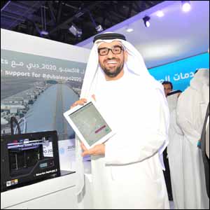UAE superstar Hussain Al Jasmi visits du stand at GITEX