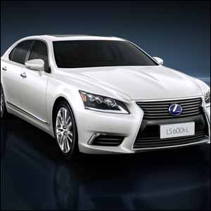 Lexus showcases full hybrid range at Dubai International Motor Show 2013