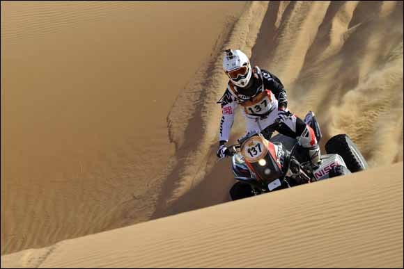 Emiratis Face Tense Battle in UAE Desert Championshp