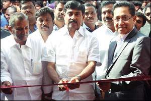 Joyalukkas Jewellery opened its doors to Kadapa in Andhra Pradesh.