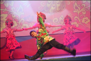 International Performers Wow Audiences at Modhesh World