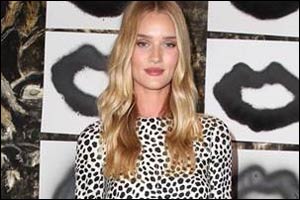 Rosie Huntington-Whiteley Wears Chloé!