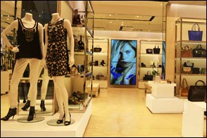Vince Camuto relocates adjacent to the Level Dhoe District at The Dubai Mall