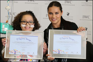 Adriana Lima cuts the ribbon on “The Little Prince” Library in Children's Hospital
